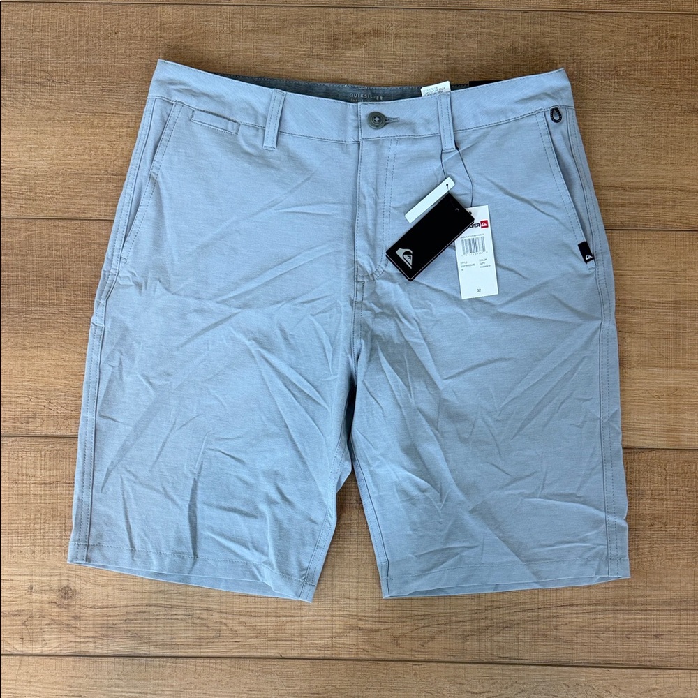 Quicksilver amphibian shorts new with size 32 regular fit men Light Gray Shorts